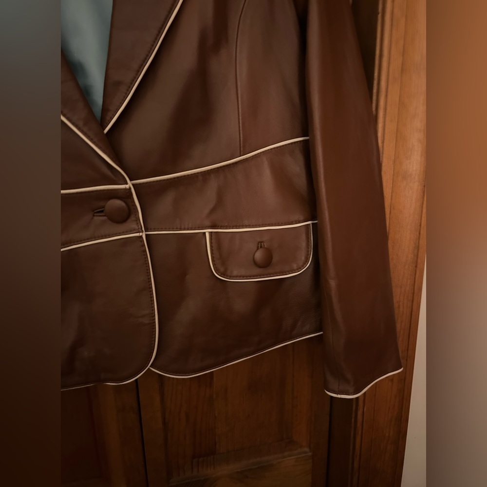Wilson’s Leather Women’s XL Y2K Inspired Brown Leather Jacket W/ Blue Interior - Picture 6 of 16